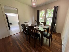 914 S Bishop Ave in Dallas, TX - Building Photo - Building Photo