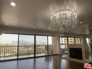 727 S Ardmore Ave-Unit -906 in Los Angeles, CA - Building Photo - Building Photo