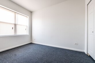 215 E 68th Chicago, IL 60637 in Chicago, IL - Foto de edificio - Building Photo