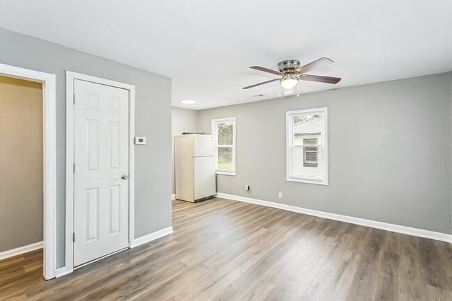 2925 E Maplewood Dr in Wichita, KS - Building Photo - Building Photo