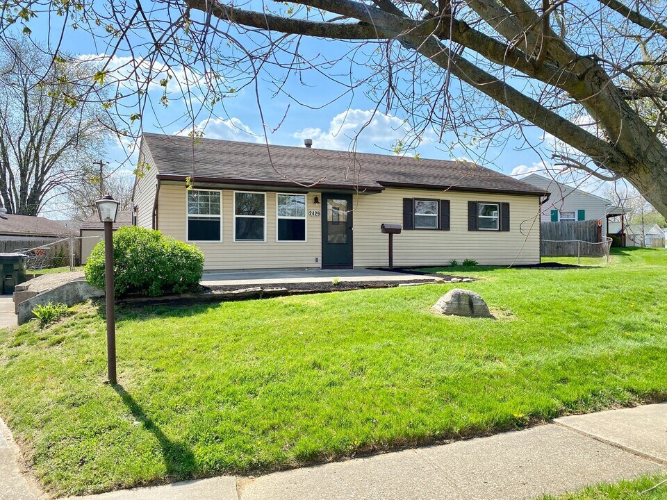 2429 Bellfield St in Dayton, OH - Building Photo