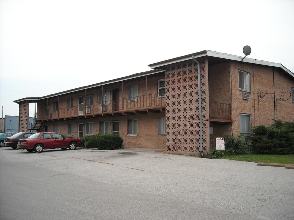 Geraldine Apartments in St. Ann, MO - Building Photo