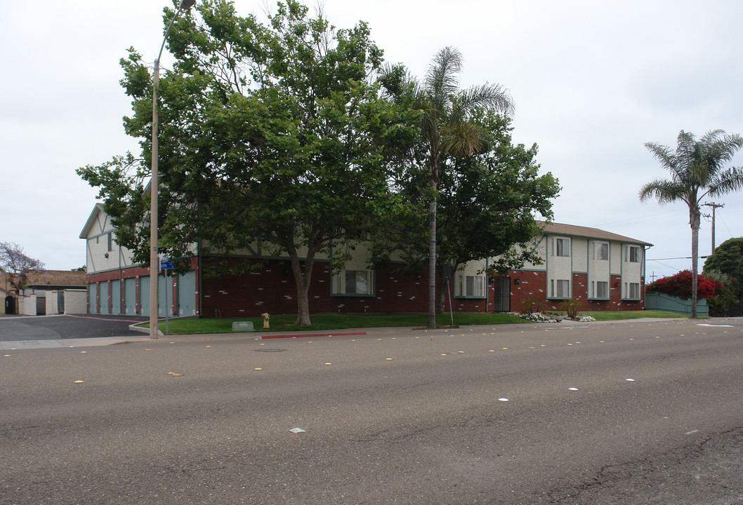 429 Palm Ave in Imperial Beach, CA - Building Photo