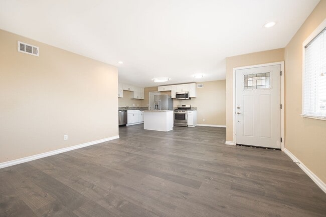 2631 Hopkins St in San Diego, CA - Building Photo - Building Photo