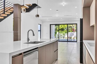 1233 NE 12th Ave in Fort Lauderdale, FL - Building Photo - Building Photo