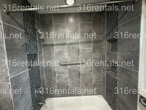 1004 E 9th St in Newton, KS - Building Photo - Building Photo