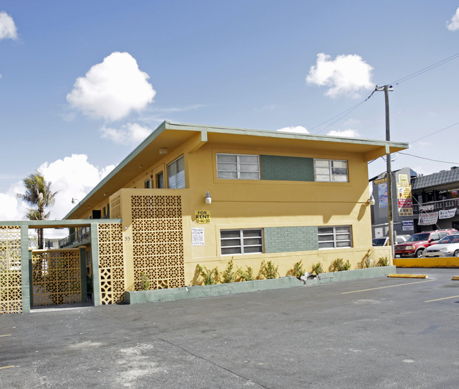 35-37 NW 47th Ave in Miami, FL - Building Photo - Building Photo