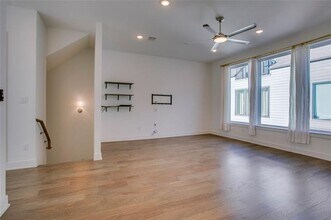 112 E Oscar Dr in Dallas, TX - Building Photo - Building Photo