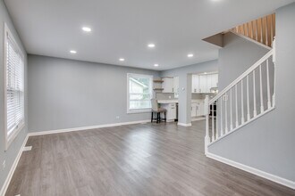 3110 Winchester Ct E in Aurora, IL - Building Photo - Building Photo