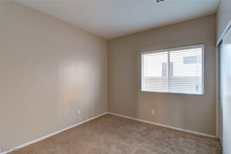 2421 Sunset Hills Ct in North Las Vegas, NV - Foto de edificio - Building Photo
