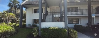 711 Forest Club Dr in Wellington, FL - Building Photo