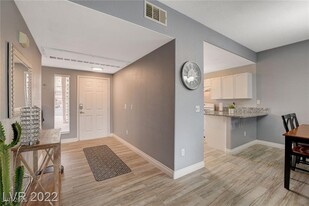 352 Amber Pine St in Las Vegas, NV - Building Photo