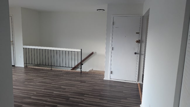 1204 N Oaks Blvd in North Brunswick, NJ - Building Photo - Building Photo