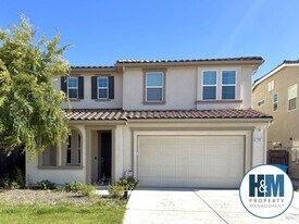 756 Mojave Way in Hollister, CA - Building Photo