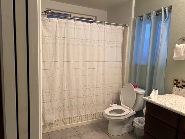 73-987-987 Kukuinui St in Kailua Kona, HI - Building Photo - Building Photo