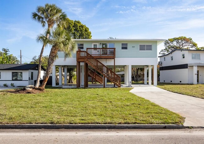 4869 Venetian Blvd NE in St. Petersburg, FL - Building Photo - Building Photo
