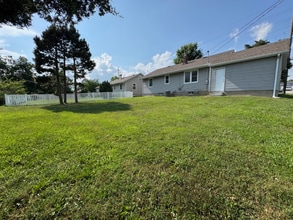 814 E Veterans Memorial Pkwy in Warrenton, MO - Building Photo - Building Photo