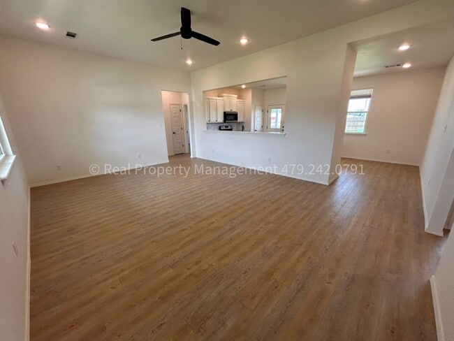 100 Countryside Wy in Pocola, OK - Building Photo - Building Photo