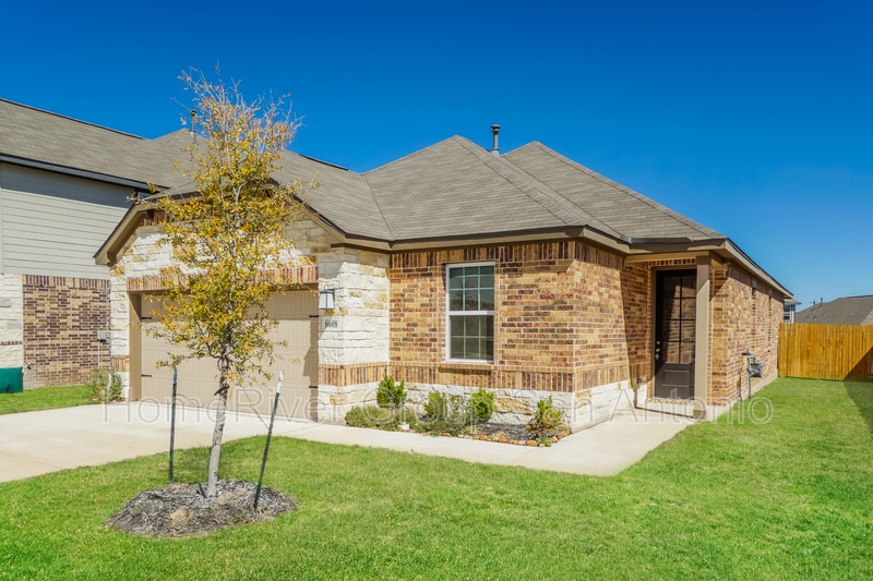 6608 Hummel Pnes in Converse, TX - Building Photo