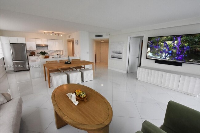 540 Brickell Key Dr, Unit 1427 in Miami, FL - Building Photo - Building Photo