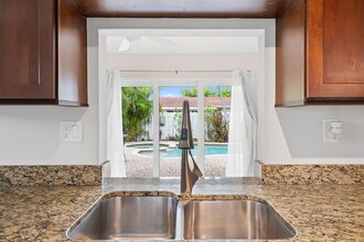 313 SE 4th Terrace in Dania Beach, FL - Building Photo - Building Photo