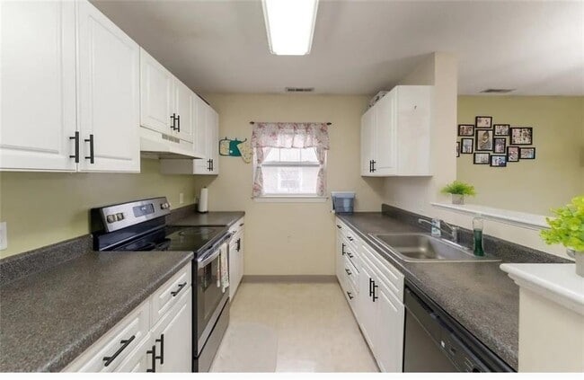 82 Mill Street Ter in Woonsocket, RI - Building Photo - Building Photo