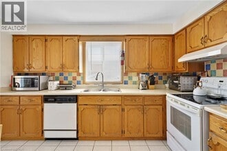 109 Holm St in Cambridge, ON - Building Photo - Building Photo