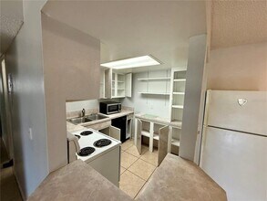 910 Lake Destiny Rd in Altamonte Springs, FL - Building Photo - Building Photo