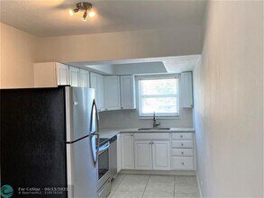 853 SE 4th Ct in Deerfield Beach, FL - Building Photo - Building Photo