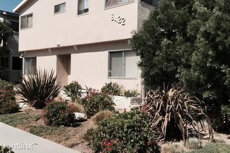 8400 Amigo Ave in Los Angeles, CA - Building Photo - Building Photo