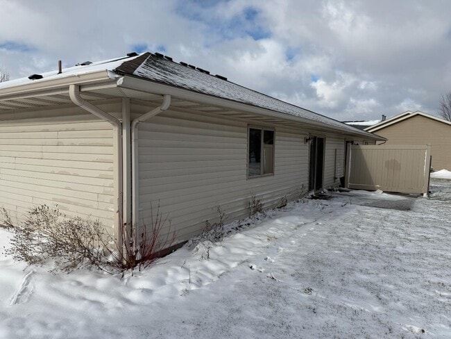 433 Sarah Cir in Baldwin, WI - Building Photo - Building Photo