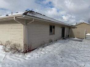 433 Sarah Cir in Baldwin, WI - Building Photo - Building Photo