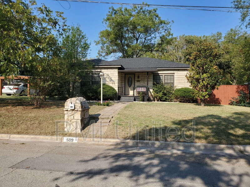 509 Bryan St in Weatherford, TX - Building Photo
