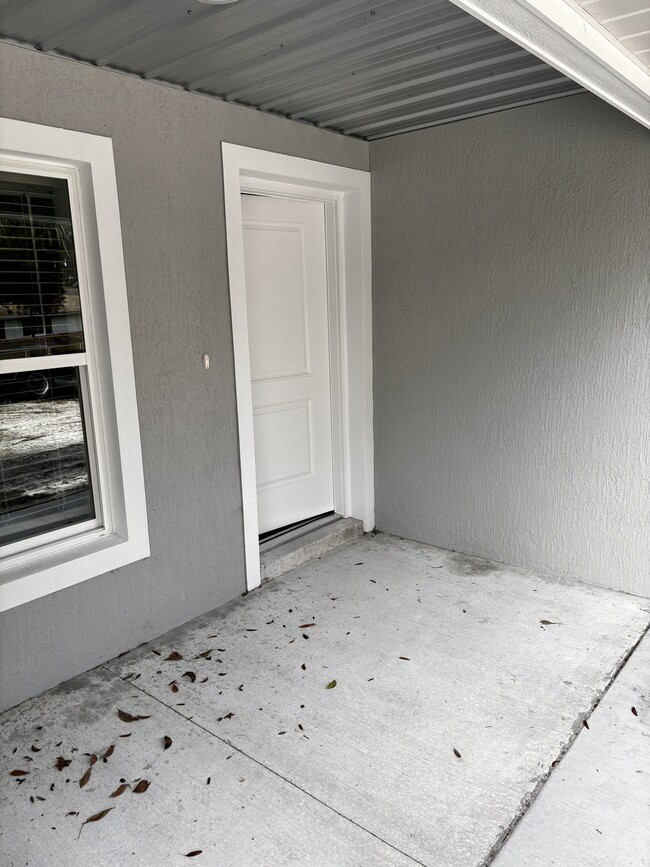 2418 County Rd 451 in Lake Panasoffkee, FL - Building Photo - Building Photo