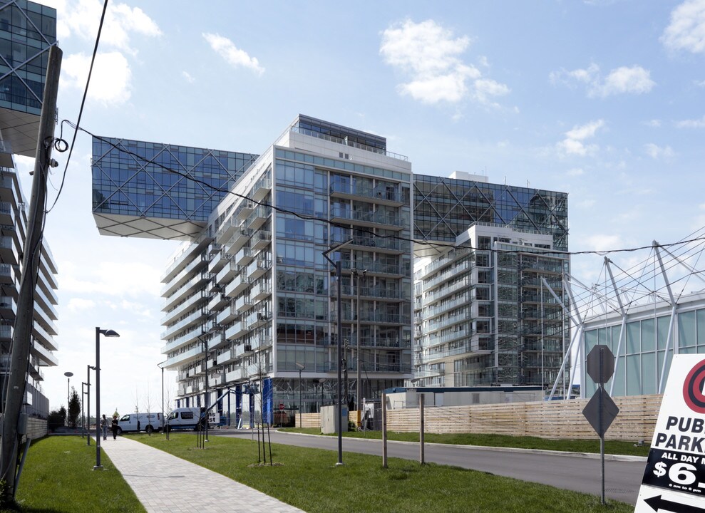 The Residences of Pier 27 Phase 2 in Toronto, ON - Building Photo