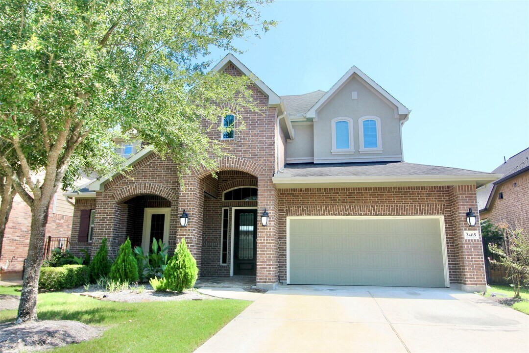 24115 Via Privato Dr in Richmond, TX - Building Photo