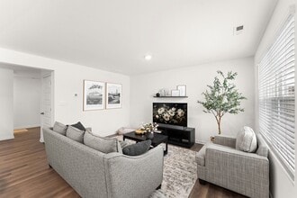 Brixin Townhomes at Cressmoor Estates in Hobart, IN - Foto de edificio - Building Photo