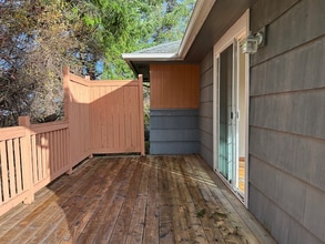 1201 E Indiana St in Bellingham, WA - Foto de edificio - Building Photo