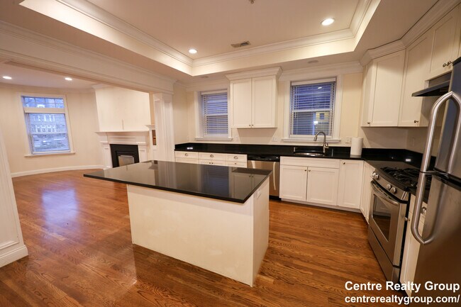 1803 Beacon St, Unit 1 in Brookline, MA - Building Photo - Building Photo