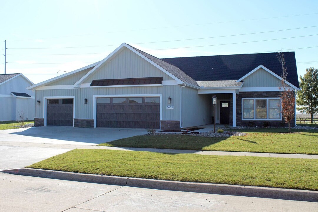 2655 S Muirfield Pl in Urbana, IL - Building Photo