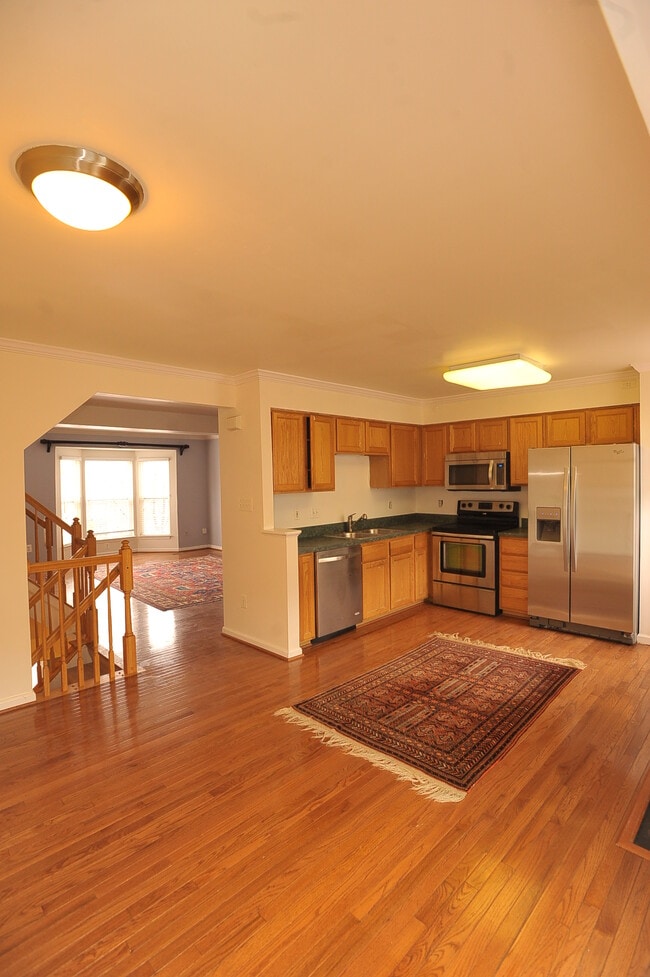 6406 Lureta Ann Ln in Springfield, VA - Foto de edificio - Building Photo