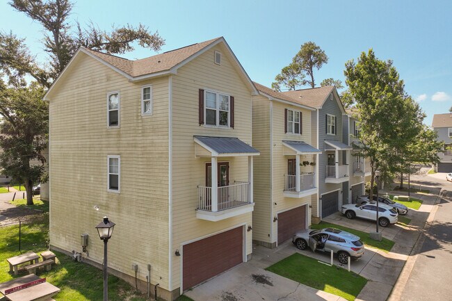 1864 Belle Vue Way in Tallahassee, FL - Building Photo - Building Photo