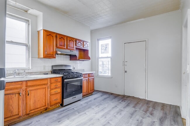 256 CLINTON Ave in Jersey City, NJ - Building Photo - Building Photo