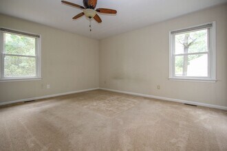 130 Camelot Crescent in Yorktown, VA - Building Photo - Building Photo