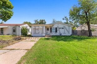 3026 S Vine St in Wichita, KS - Building Photo