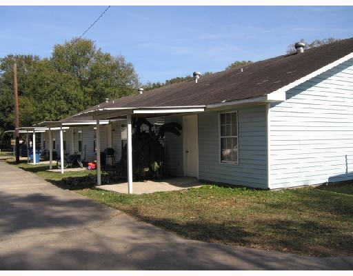 111 Eli Dr in Iowa, LA - Building Photo - Building Photo