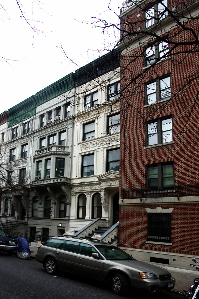 132 W 75th St in New York, NY - Building Photo - Building Photo