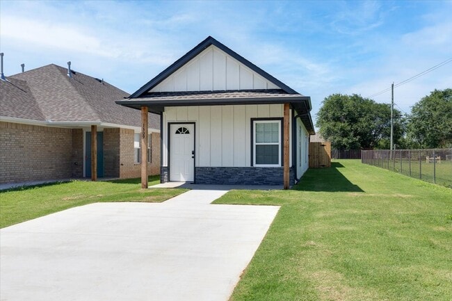property at 2107 SW McKinley Ave