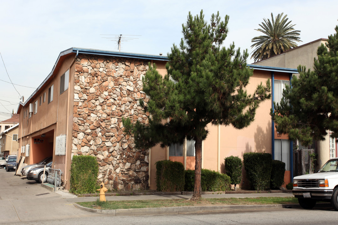 727 E 7th St in Long Beach, CA - Foto de edificio