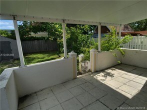 755 NE 88th St in Miami, FL - Foto de edificio - Building Photo
